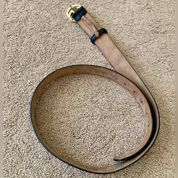 Authentic GUCCI unisex black leather belt with gold interlocking buckle - Picture 2 of 7